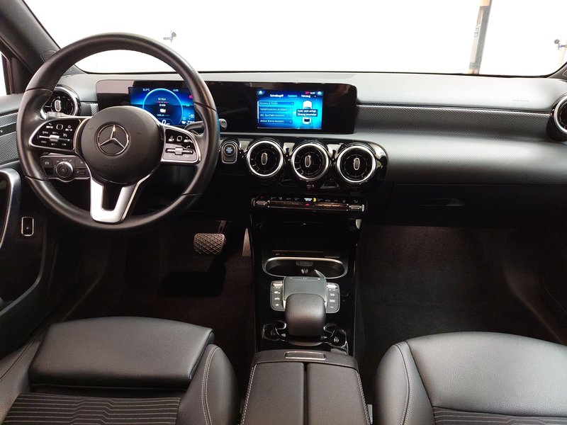 Mercedes-Benz A 250 e Progressive automatik • Full LED • digitalni instrumenti — 17