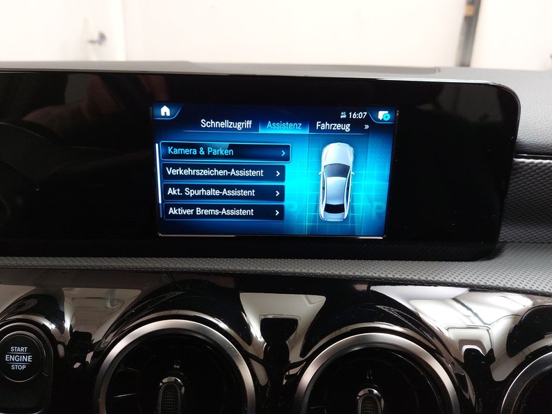 Mercedes-Benz A 250 e Progressive automatik • Full LED • digitalni instrumenti — 19