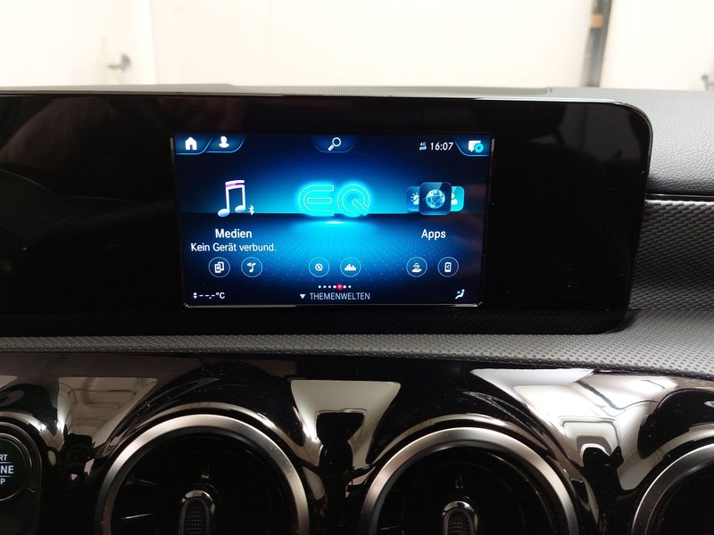 Mercedes-Benz A 250 e Progressive automatik • Full LED • digitalni instrumenti — 20