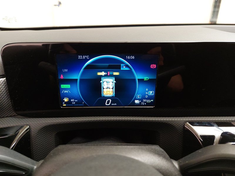 Mercedes-Benz A 250 e Progressive automatik • Full LED • digitalni instrumenti — 21
