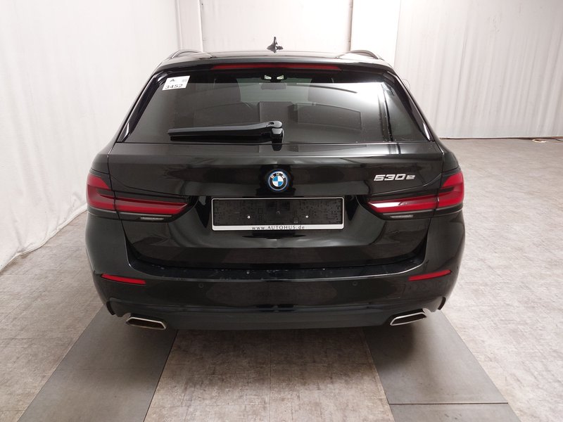 BMW 530e Touring • panorama • zračno ogibanje — 14