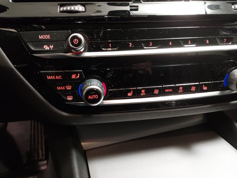 BMW 530e Touring • panorama • zračno ogibanje — 15