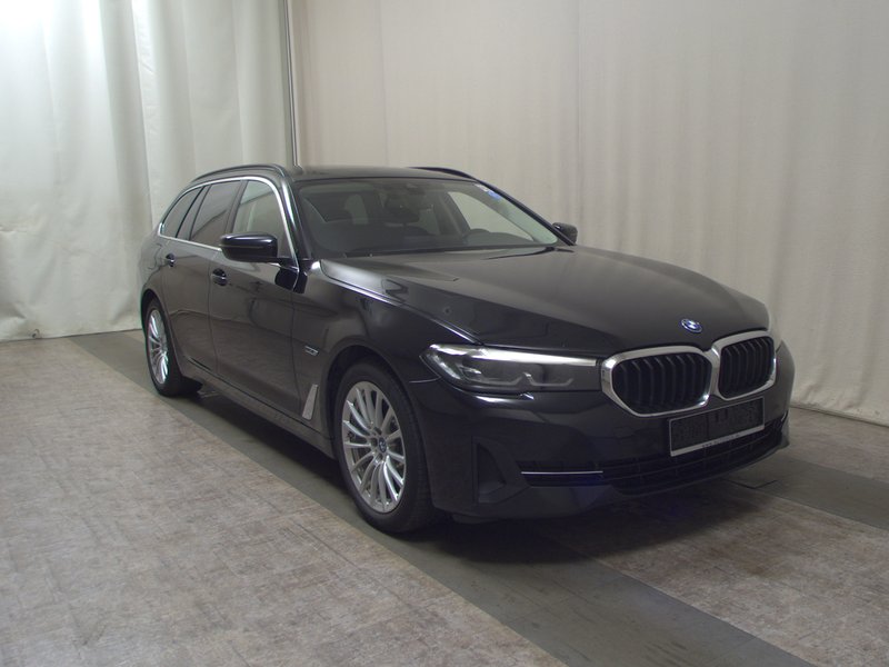BMW 530e Touring • panorama • zračno ogibanje — 3