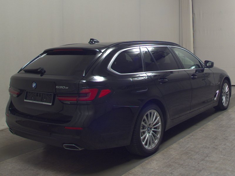 BMW 530e Touring • panorama • zračno ogibanje — 4
