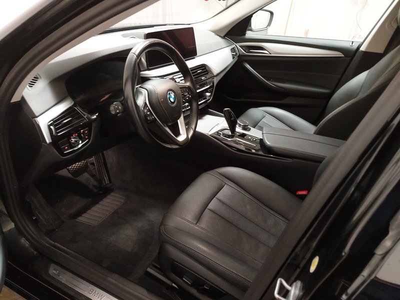 BMW 530e Touring • panorama • zračno ogibanje — 6