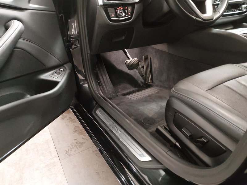 BMW 530e Touring • panorama • zračno ogibanje — 7
