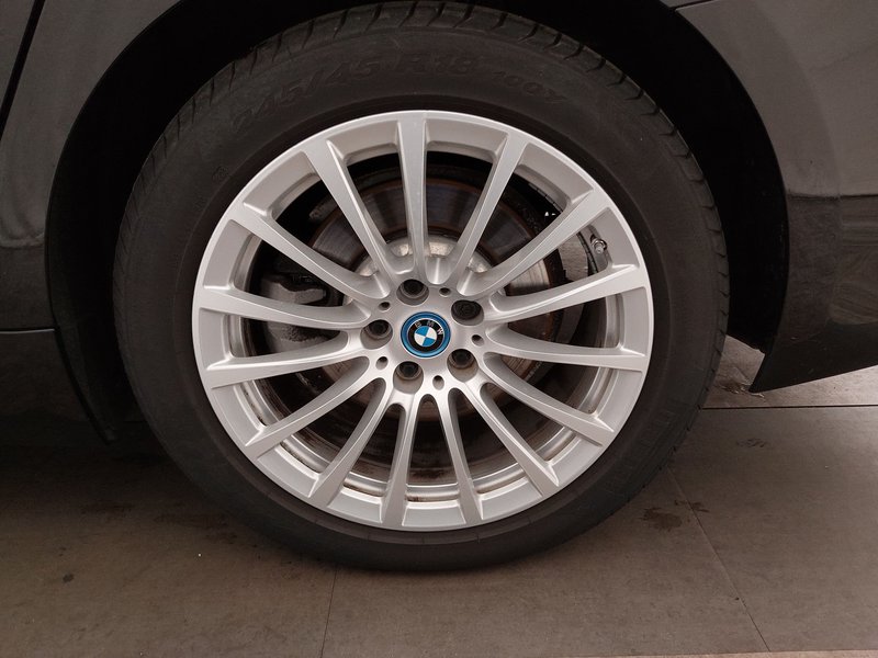 BMW 530e Touring • panorama • zračno ogibanje — 8