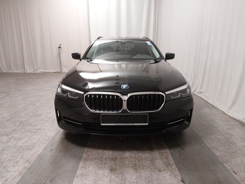 BMW 530e Touring • panorama • zračno ogibanje — 9