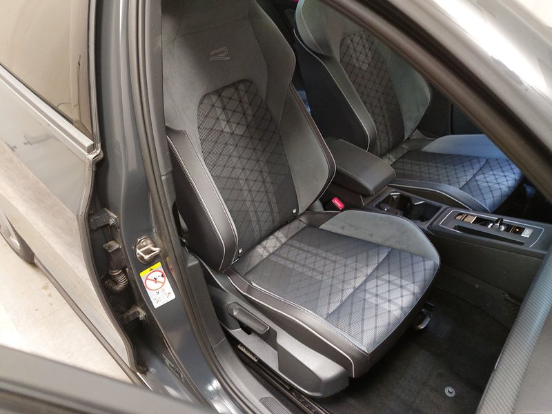 Volkswagen Golf 8 Variant 2.0 TDI R-Line automatik • bežično punjenje • Full LED — 10
