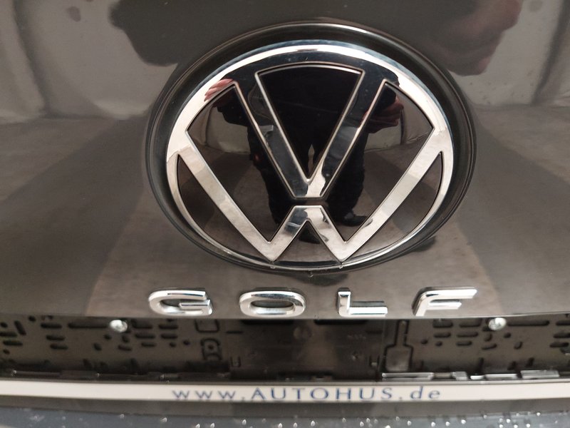 Volkswagen Golf 8 Variant 2.0 TDI R-Line automatik • bežično punjenje • Full LED — 17