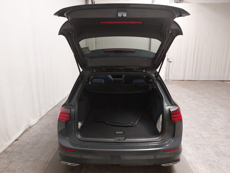 Volkswagen Golf 8 Variant 2.0 TDI R-Line automatik • bežično punjenje • Full LED — 19