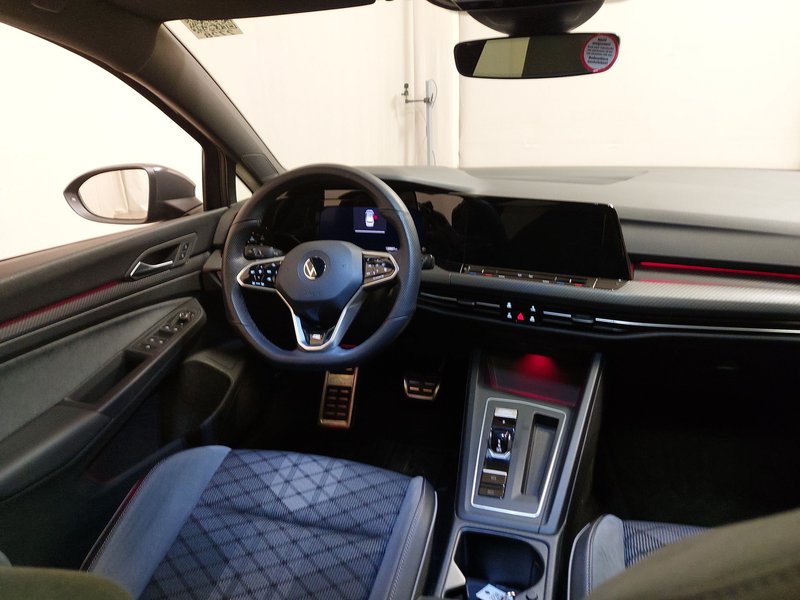 Volkswagen Golf 8 Variant 2.0 TDI R-Line automatik • bežično punjenje • Full LED — 20