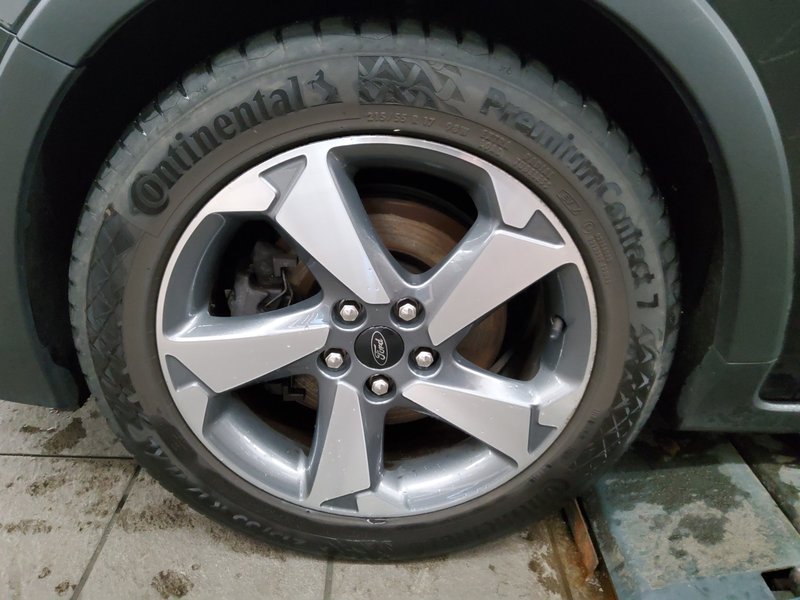 Ford Focus Turnier 1.5 EcoBlue Active automatik • LED • navigacija — 10