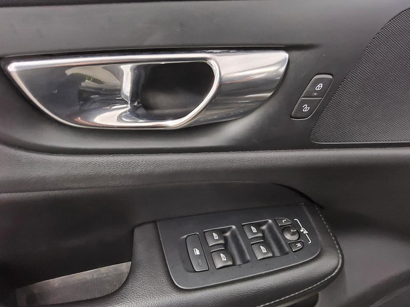 Volvo V60 T6 AWD Inscription automatik • AHK • Full LED — 10