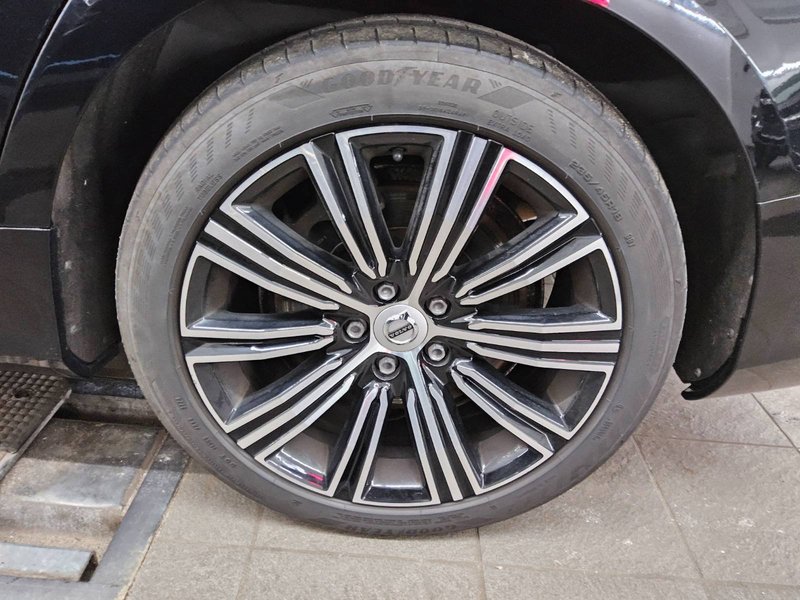 Volvo V60 T6 AWD Inscription automatik • AHK • Full LED — 12