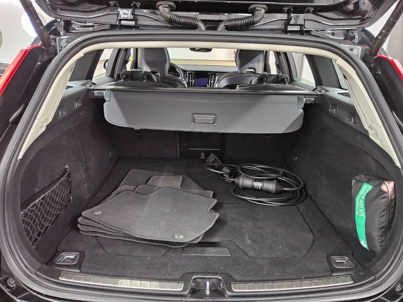 Volvo V60 T6 AWD Inscription automatik • AHK • Full LED — 13