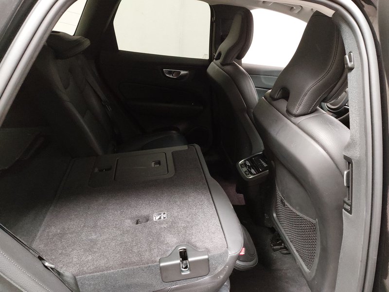 Volvo XC60 B4 Momentum Pro automatik • 360° kamera — 23