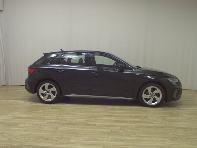 Audi A3 Sportback 30 TDI automatik S line • digitalni instrumenti