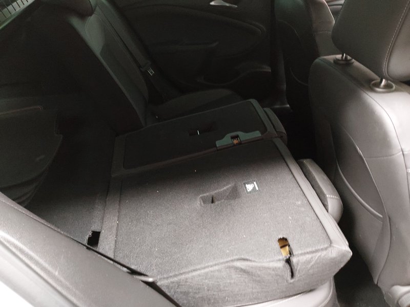 Opel Astra Sports Tourer Elegance automatik • krovni otvor • LED — 11