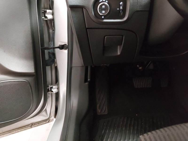 Opel Astra Sports Tourer Elegance automatik • krovni otvor • LED — 7