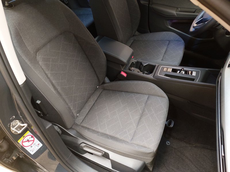 Volkswagen Golf 2.0 TDI automatik Life • ACC • LED — 10