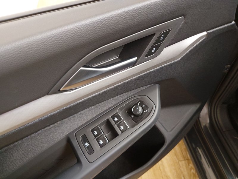 Volkswagen Golf 2.0 TDI automatik Life • ACC • LED — 5
