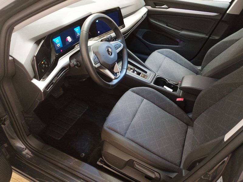 Volkswagen Golf 2.0 TDI automatik Life • ACC • LED — 6