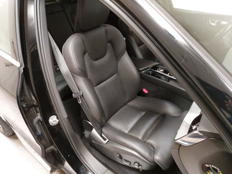Volvo XC60 B4 D AWD automatik Plus Bright • ACC • 360° kamera — 10
