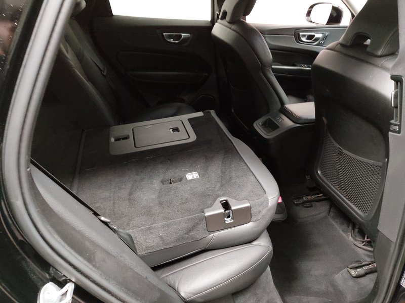 Volvo XC60 B4 D AWD automatik Plus Bright • ACC • 360° kamera — 11