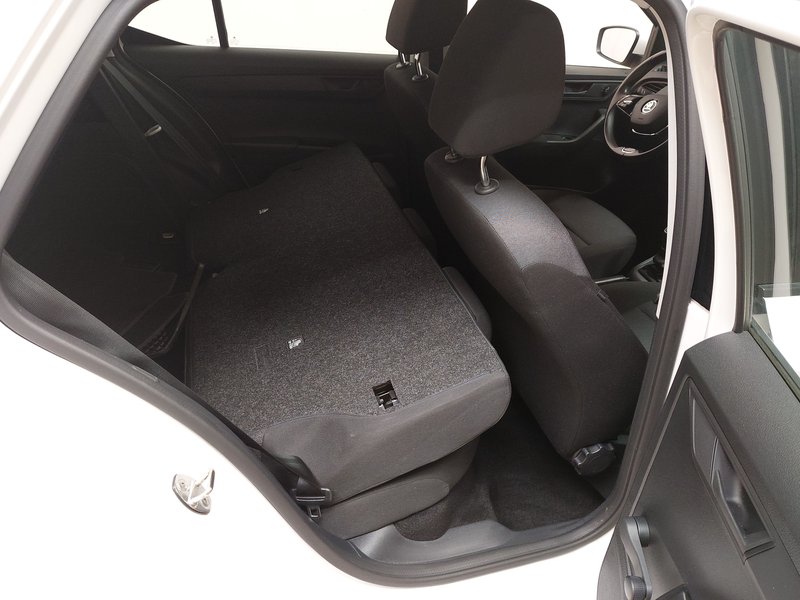 Škoda Fabia 1.0 • AHK — 11