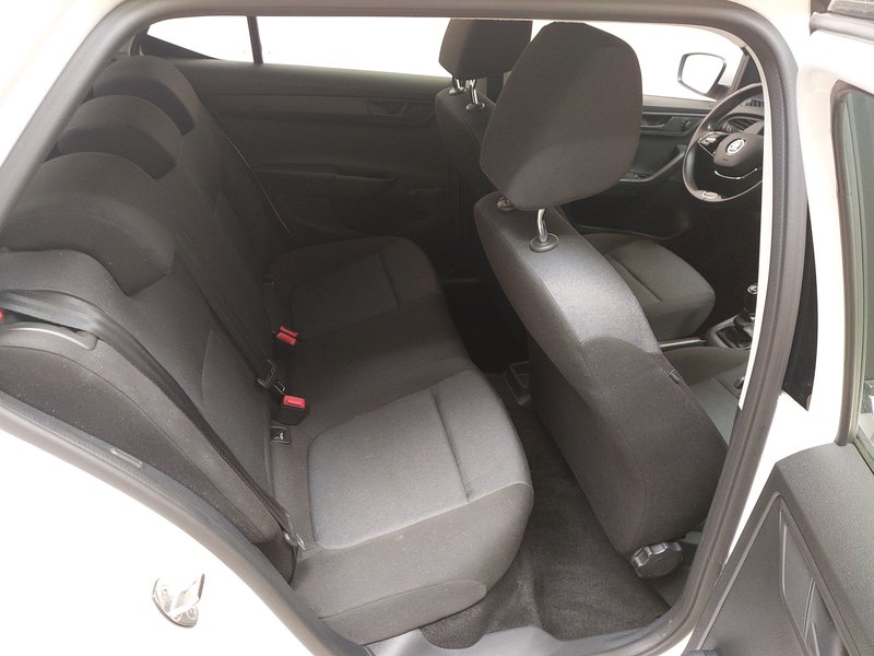 Škoda Fabia 1.0 • AHK — 12