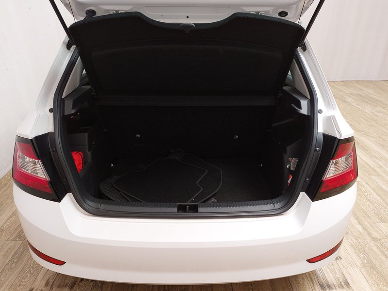 Škoda Fabia 1.0 • AHK — 15
