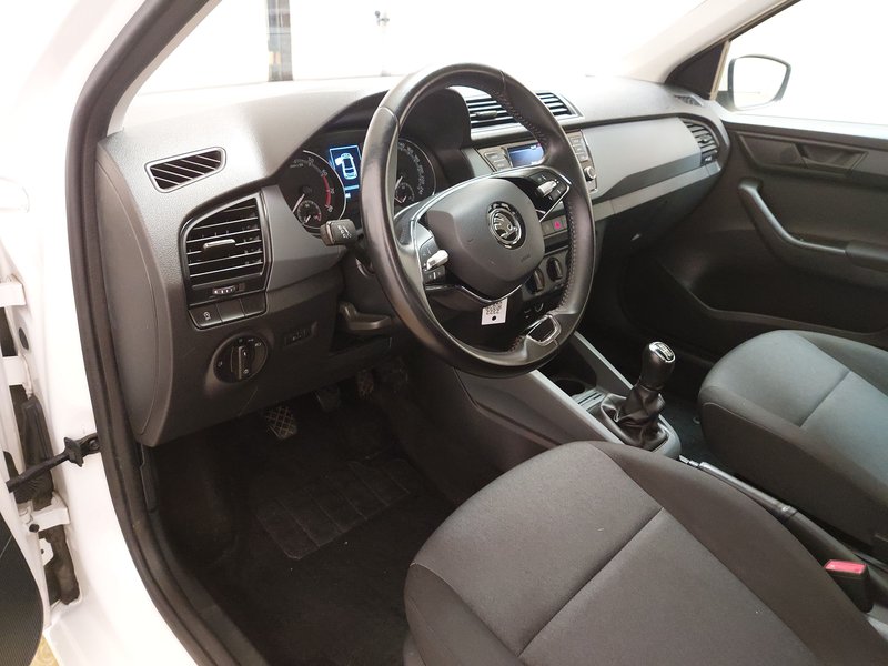 Škoda Fabia 1.0 • AHK — 6
