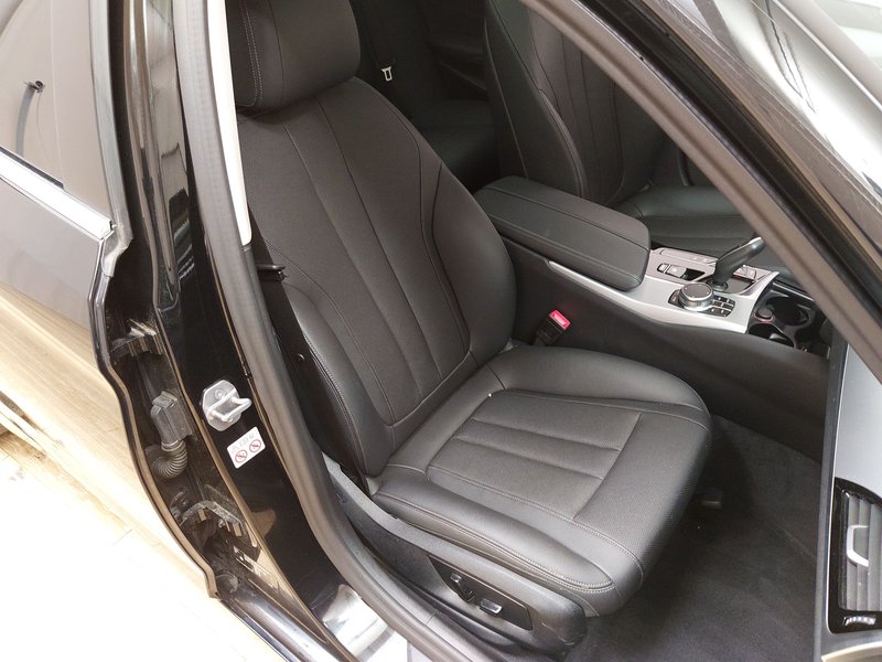 BMW 530e Touring automatik • ACC • električna vrata prtljažnika — 10