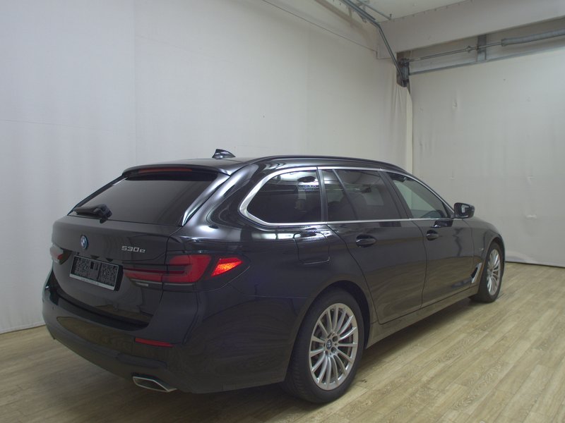 BMW 530e Touring automatik • ACC • električna vrata prtljažnika — 4