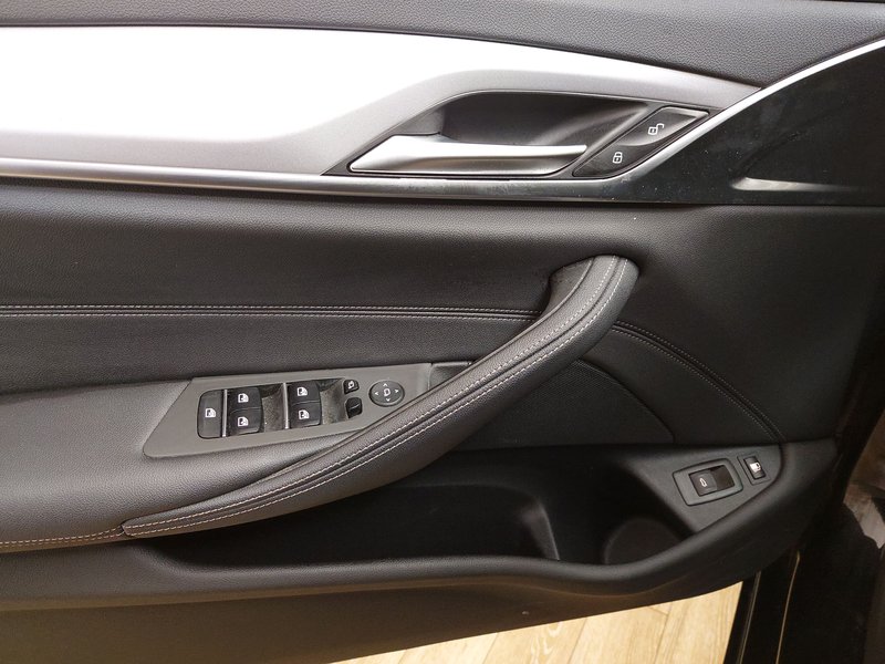 BMW 530e Touring automatik • ACC • električna vrata prtljažnika — 5