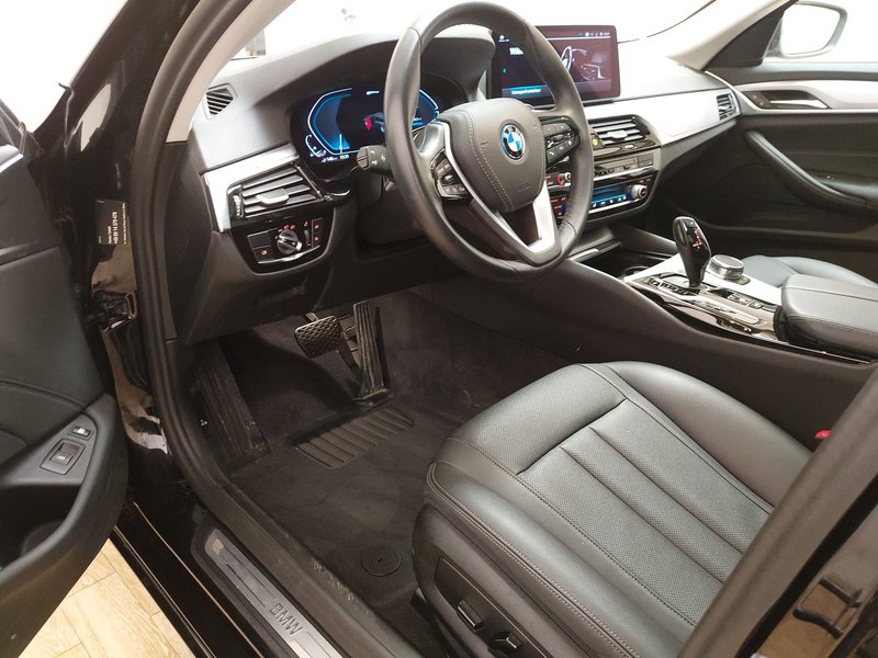 BMW 530e Touring automatik • ACC • električna vrata prtljažnika — 6