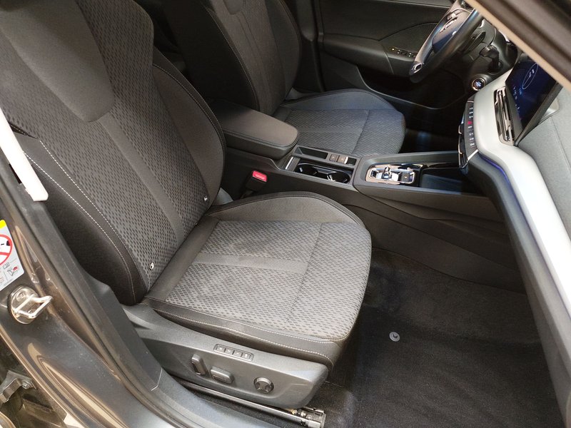 Škoda Octavia Combi 2.0 TDI automatik Style • HUD • Full LED — 10