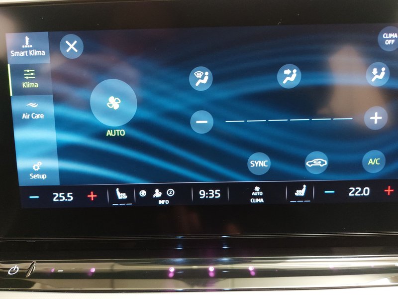 Škoda Octavia Combi 2.0 TDI automatik Style • HUD • Full LED — 16