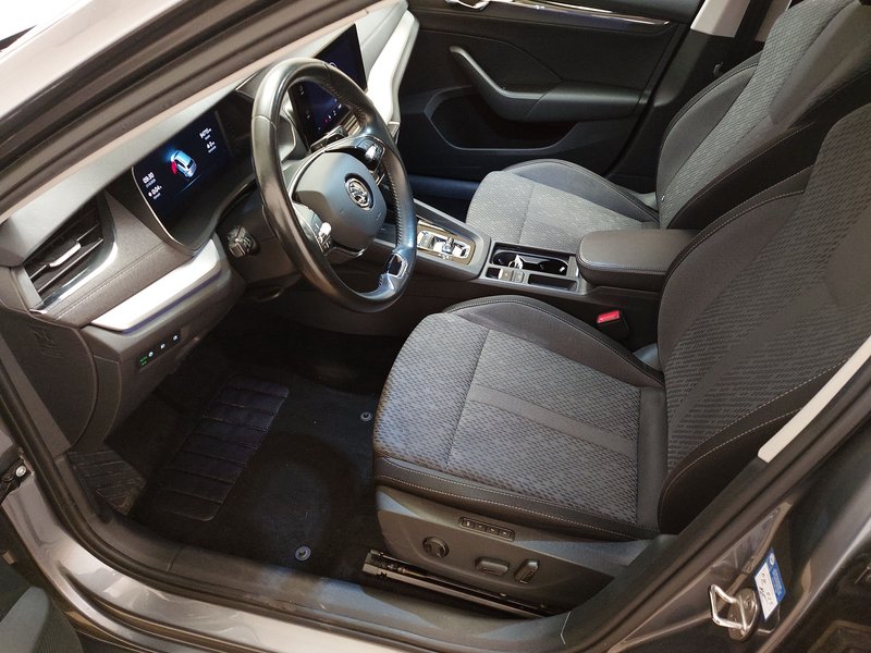 Škoda Octavia Combi 2.0 TDI automatik Style • HUD • Full LED — 6