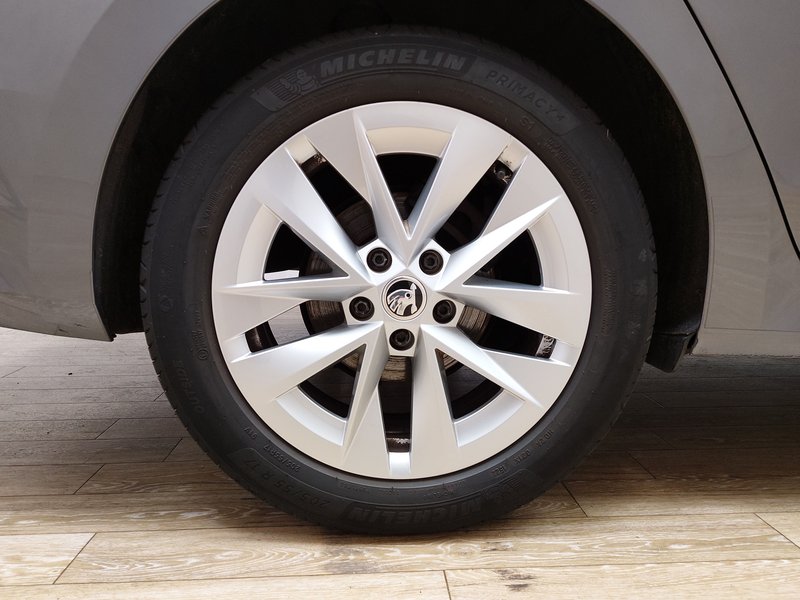 Škoda Octavia Combi 2.0 TDI automatik Style • HUD • Full LED — 8