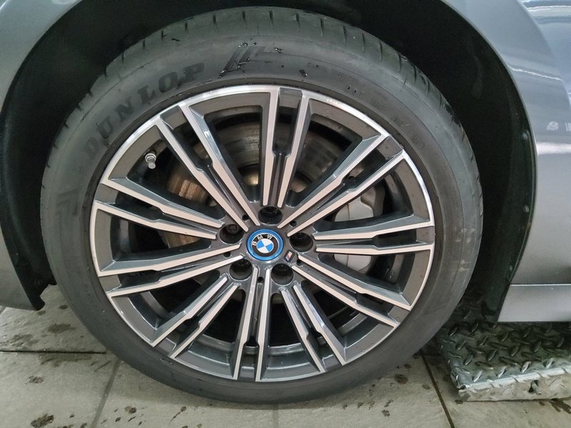 BMW 330e Touring automatik M Sport • HUD • Laser LED — 11