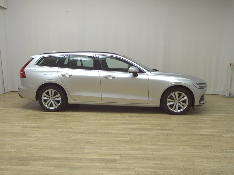 Volvo V60 B4 D automatik Momentum • električna peta vrata • LED