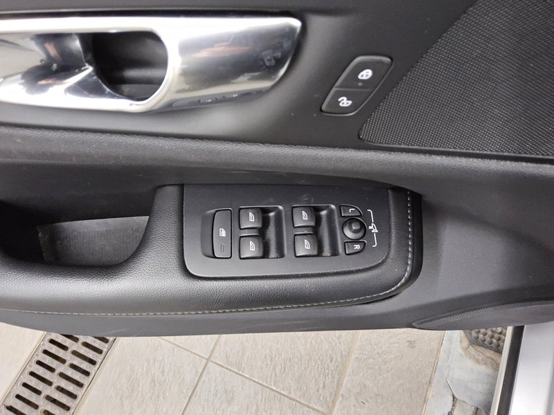 Volvo V60 B4 D automatik Momentum • električna peta vrata • LED — 10