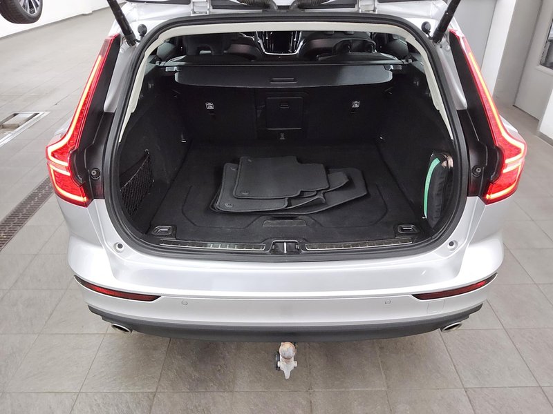 Volvo V60 B4 D automatik Momentum • električna peta vrata • LED — 12