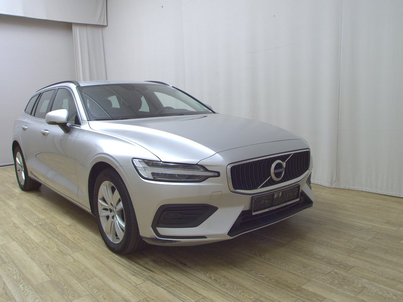 Volvo V60 B4 D automatik Momentum • električna peta vrata • LED — 3