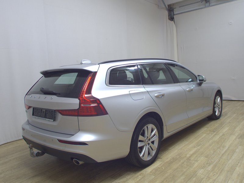 Volvo V60 B4 D automatik Momentum • električna peta vrata • LED — 4