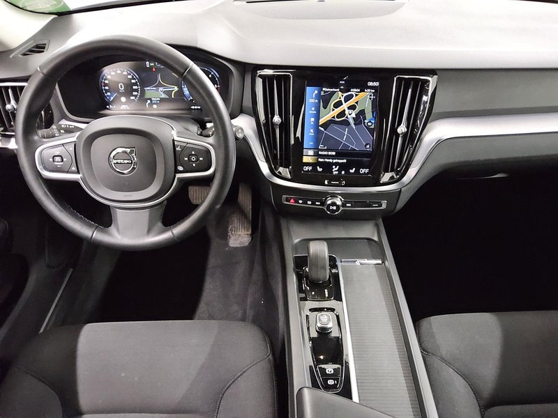 Volvo V60 B4 D automatik Momentum • električna peta vrata • LED — 5