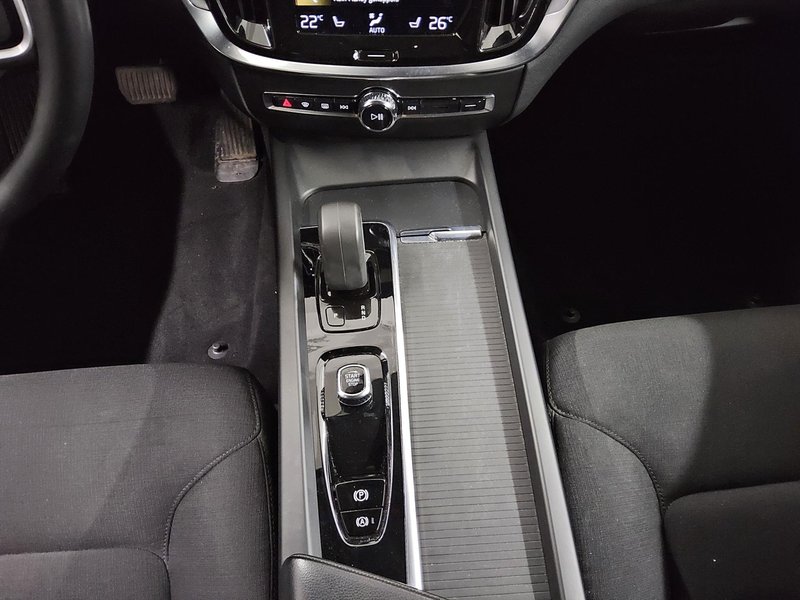 Volvo V60 B4 D automatik Momentum • električna peta vrata • LED — 6