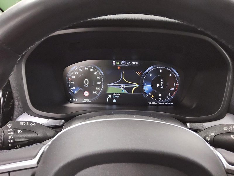 Volvo V60 B4 D automatik Momentum • električna peta vrata • LED — 8